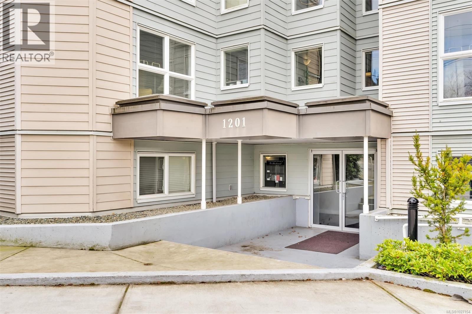 104 1201 Hillside Avenue, Victoria