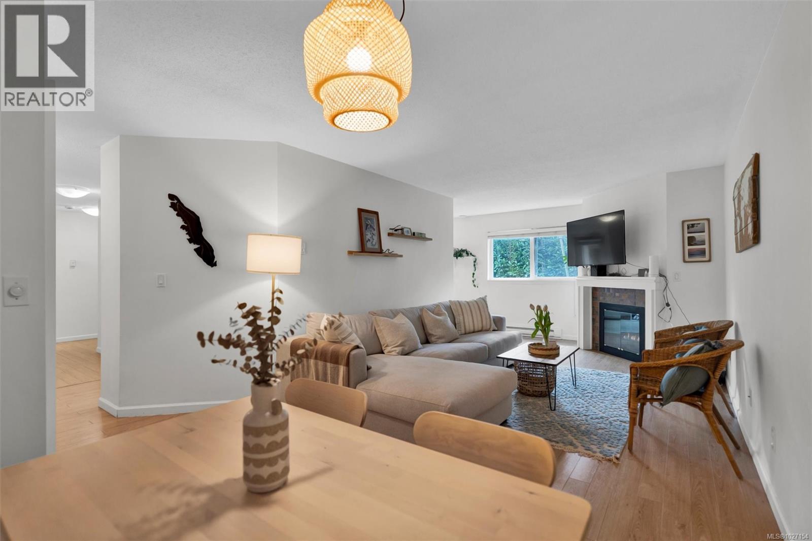 104 1201 Hillside Avenue, Victoria