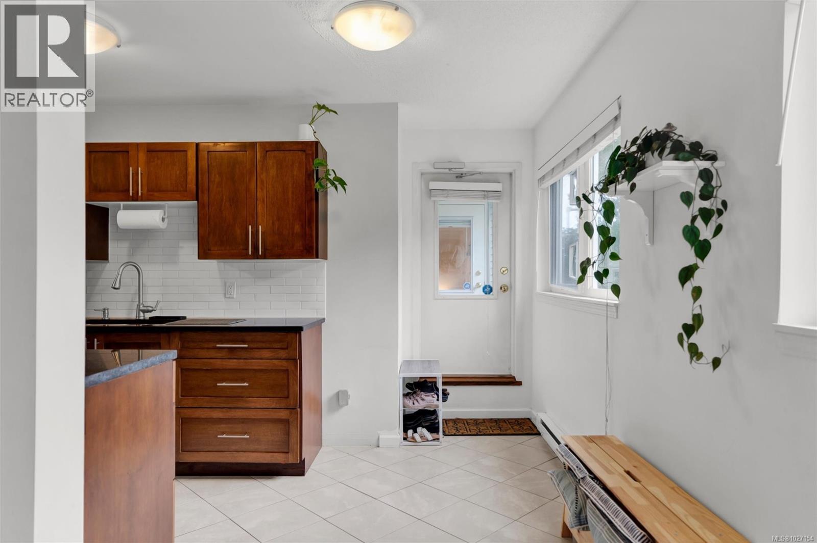 104 1201 Hillside Avenue, Victoria