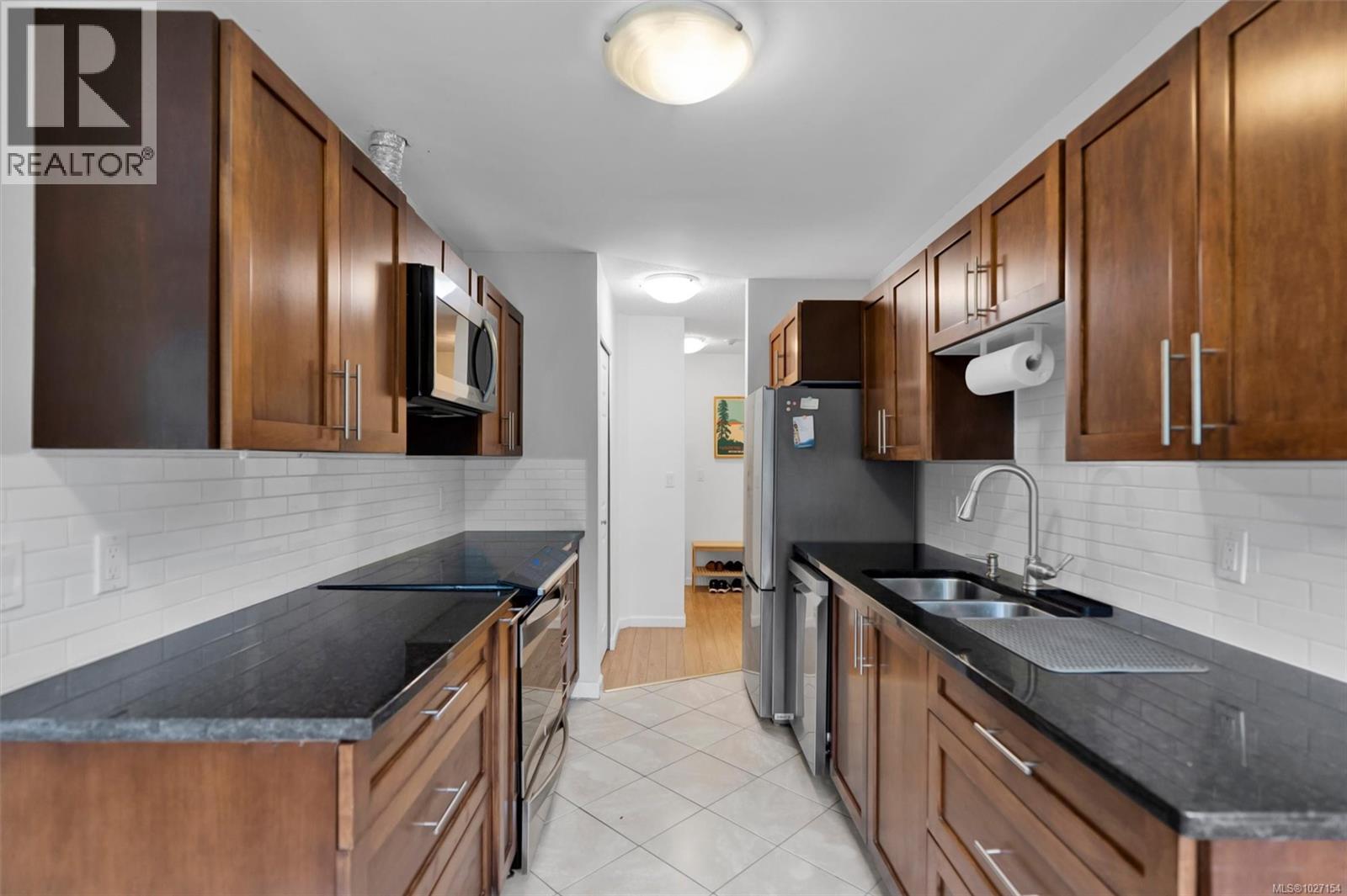 104 1201 Hillside Avenue, Victoria