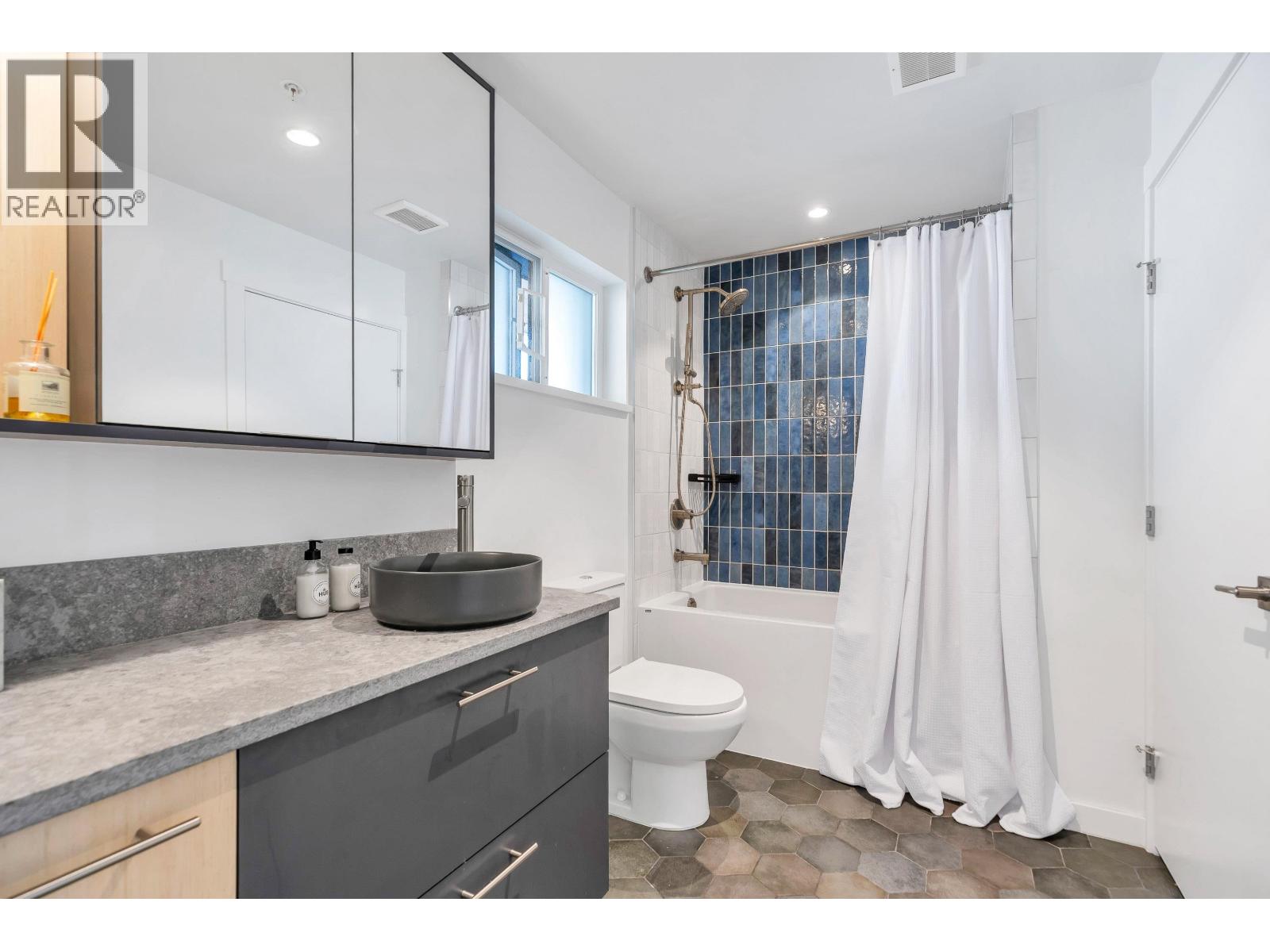 #201-251 BOUNDARY BAY Road, Delta