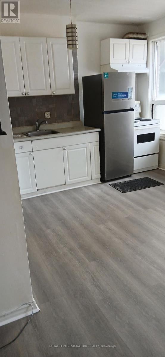 UPPER LEVEL - 954 DANFORTH AVENUE - Photo 3 of 4, Toronto (Danforth), Ontario