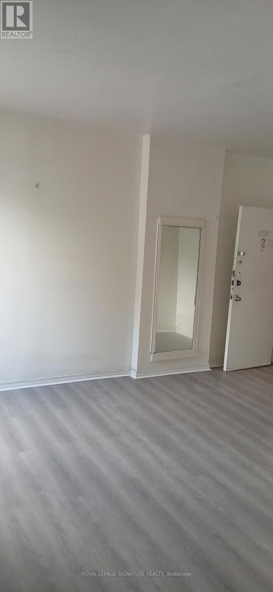 UPPER LEVEL - 954 DANFORTH AVENUE - Photo 4 of 4, Toronto (Danforth), Ontario