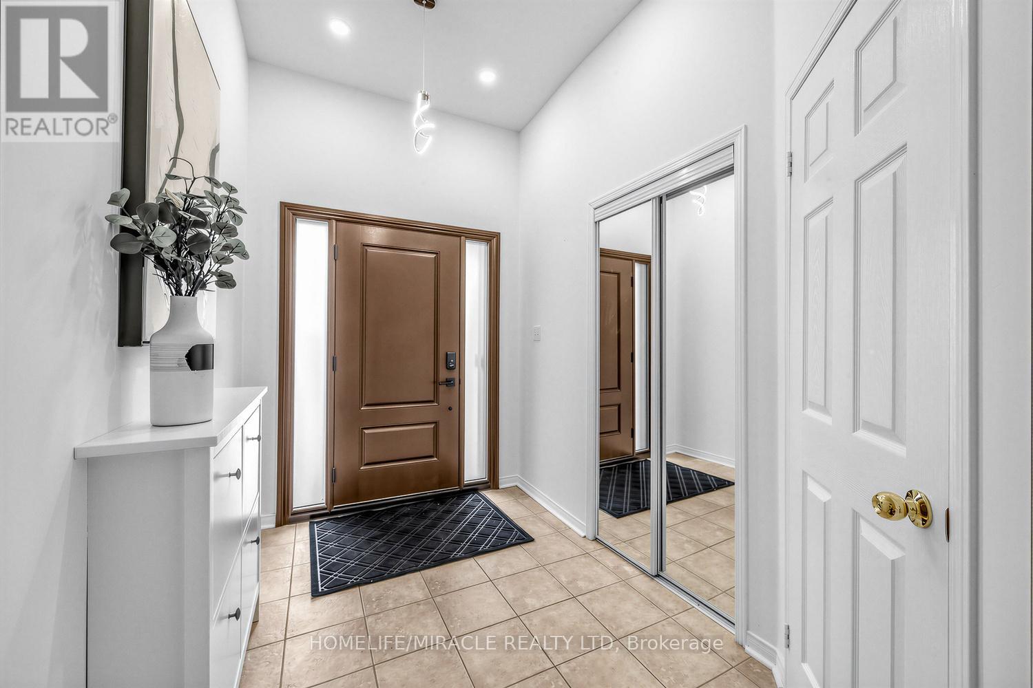 133 STOKELY CRESCENT - Photo 4 of 44, Whitby (Downtown Whitby), Ontario