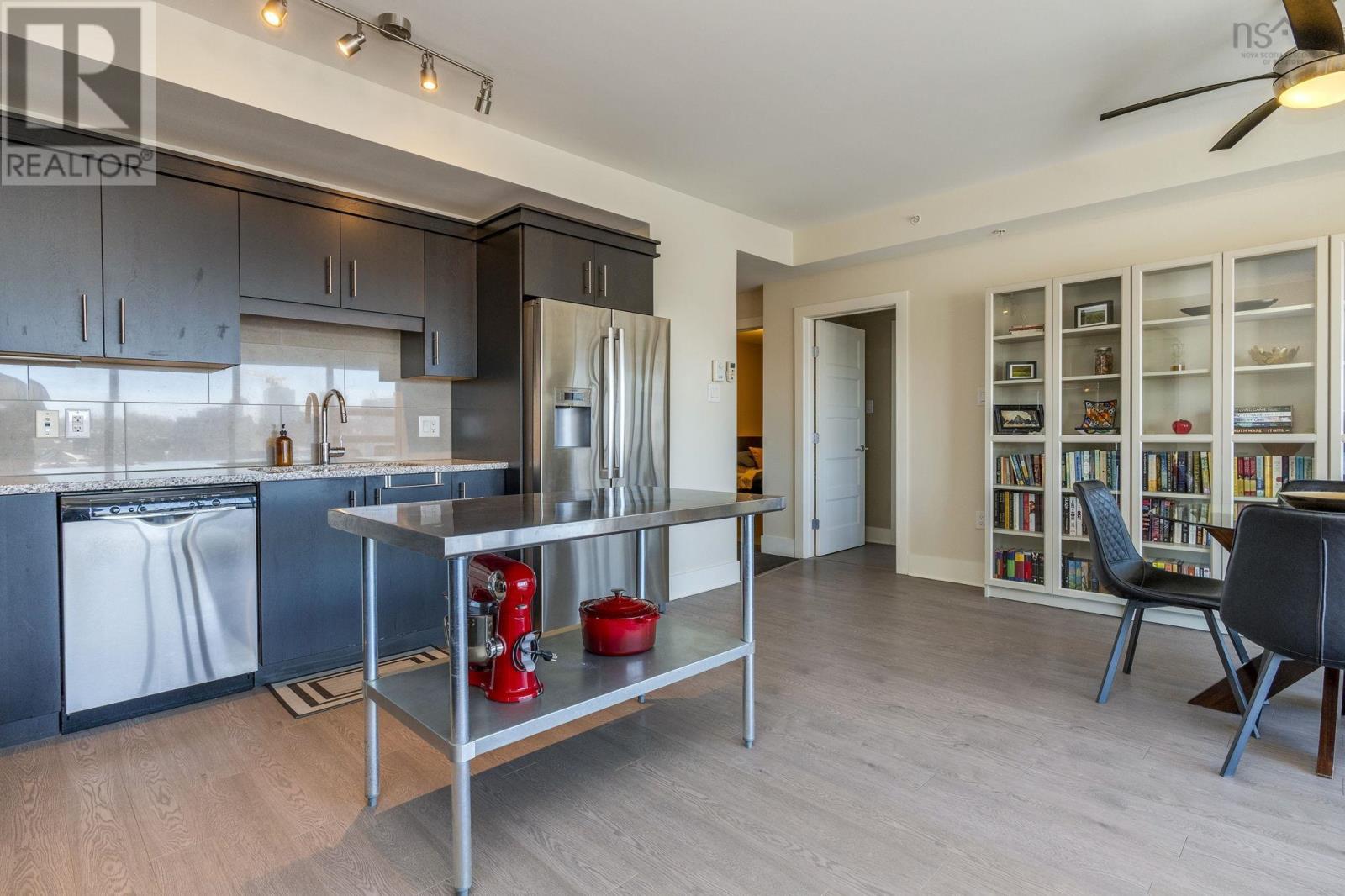 Property 23 of 49 of 1007 15 Kings Wharf Place