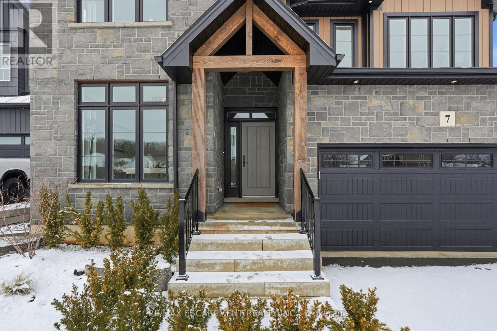 7 BARTLETT AVENUE - Photo 2 of 49, Grimsby (Grimsby Escarpment), Ontario