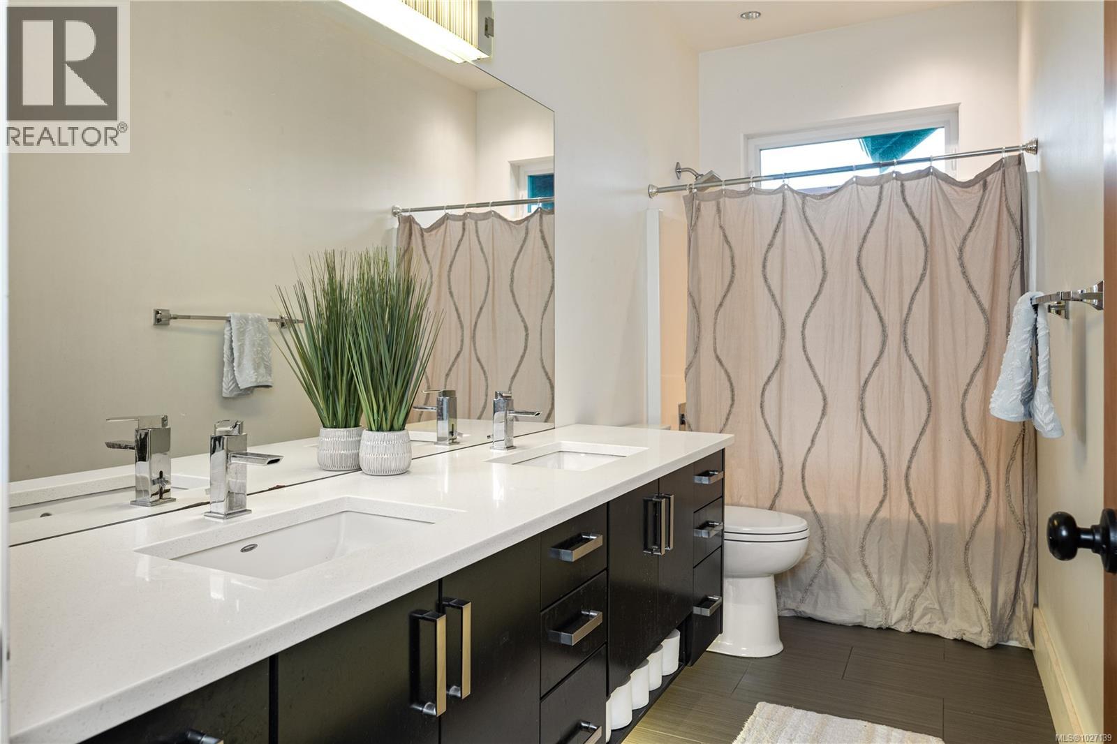 1674 Trumpeter Cres, Courtenay