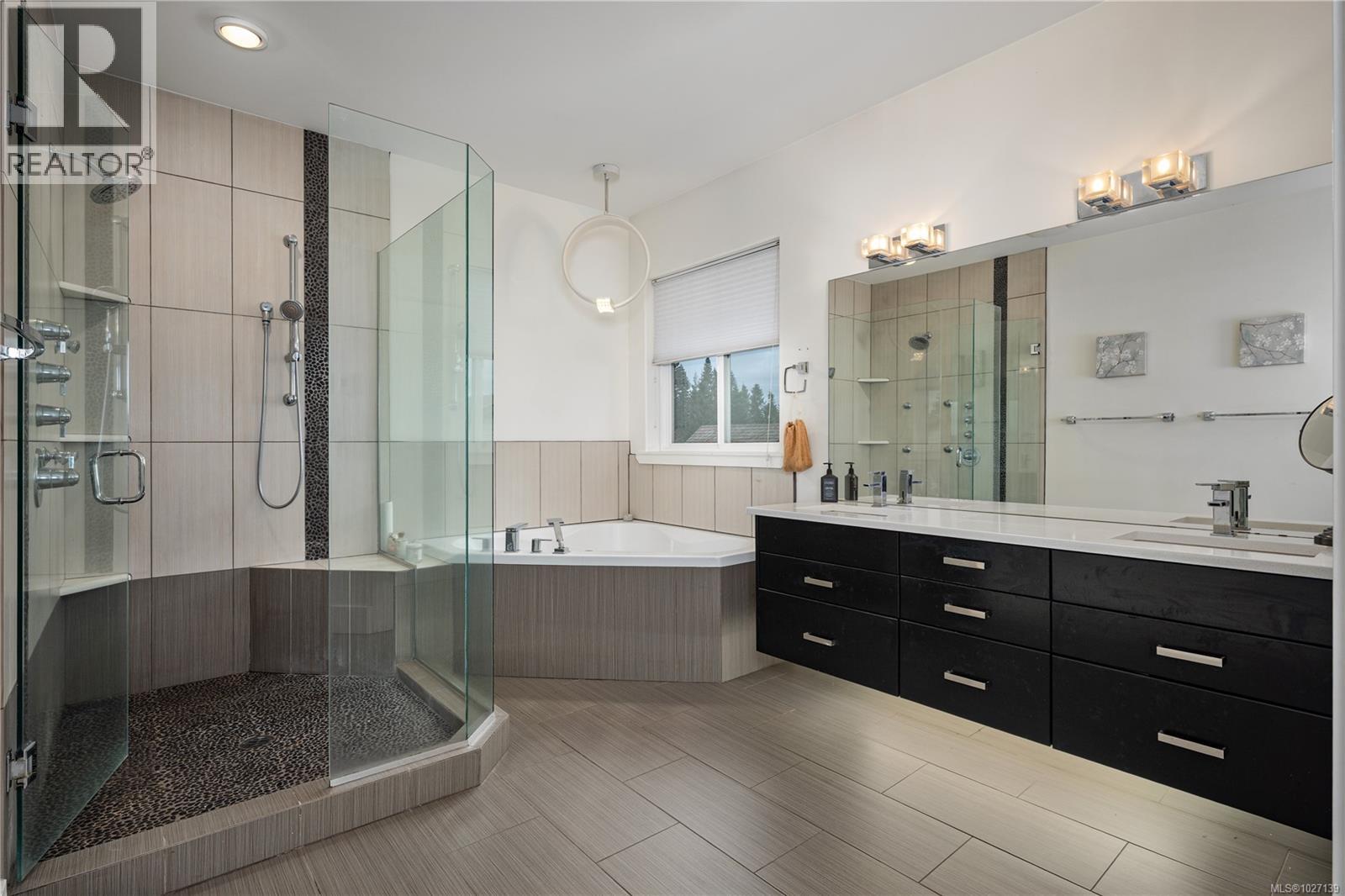 1674 Trumpeter Cres - 21