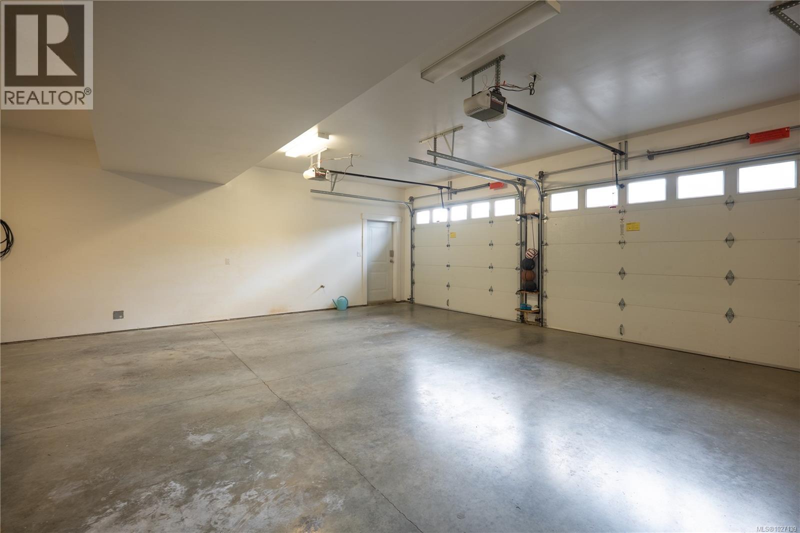 1674 Trumpeter Cres, Courtenay