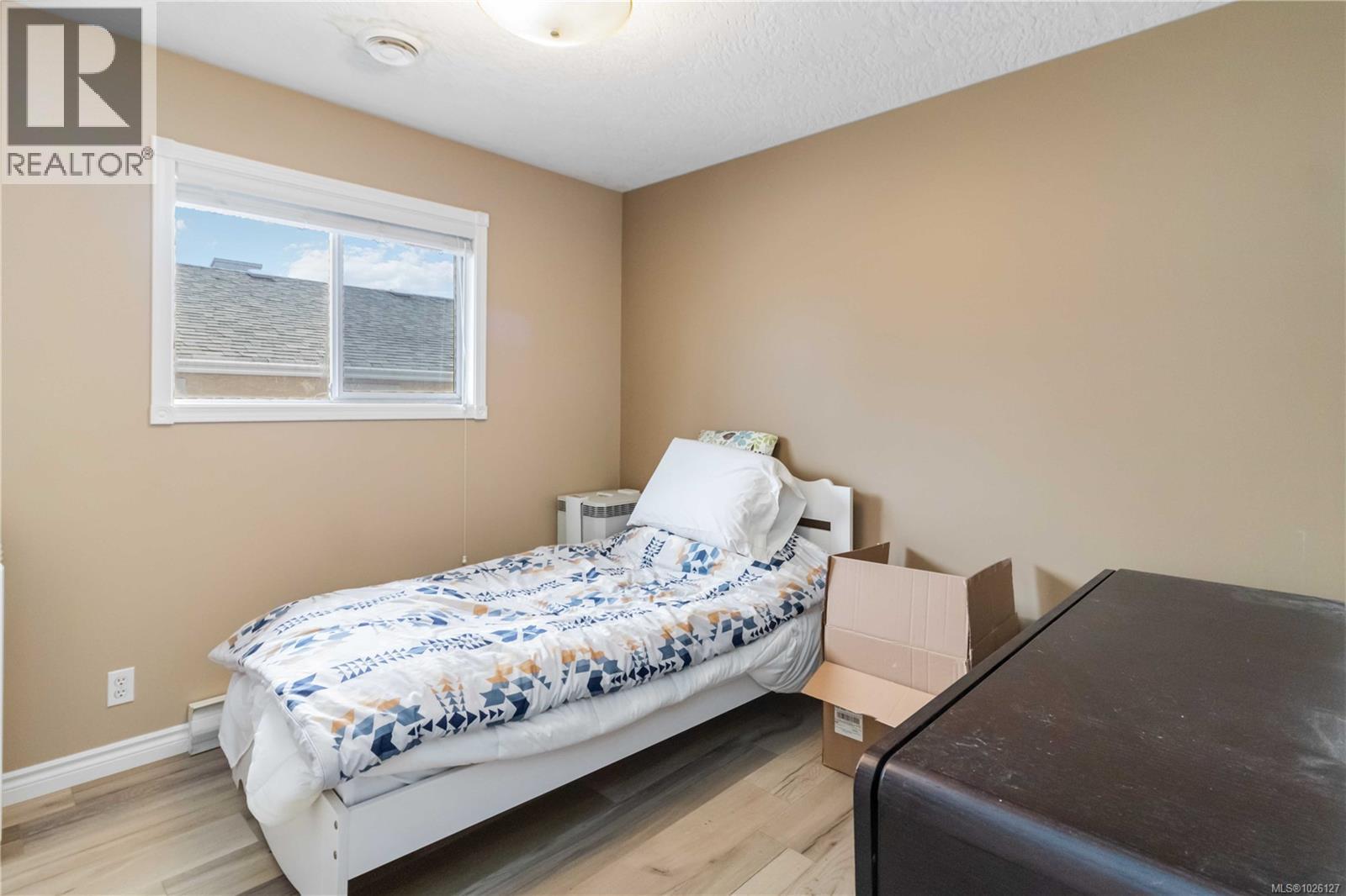 886 Lodi Ave, Saanich