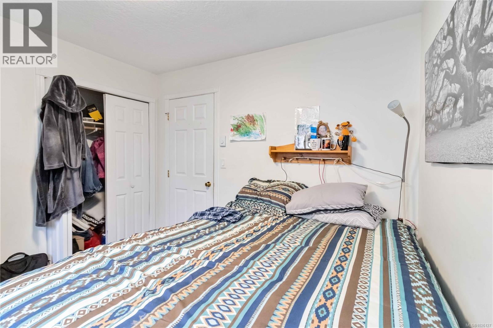 886 Lodi Ave, Saanich