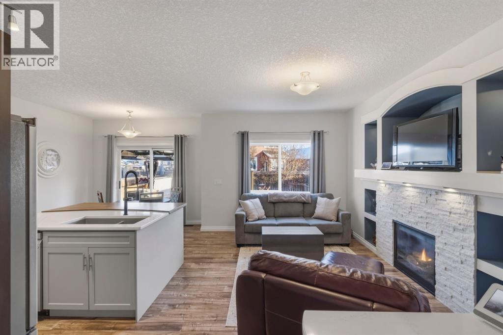 729 Hampton Hills Drive NE - Photo 4 of 43, High River, Alberta