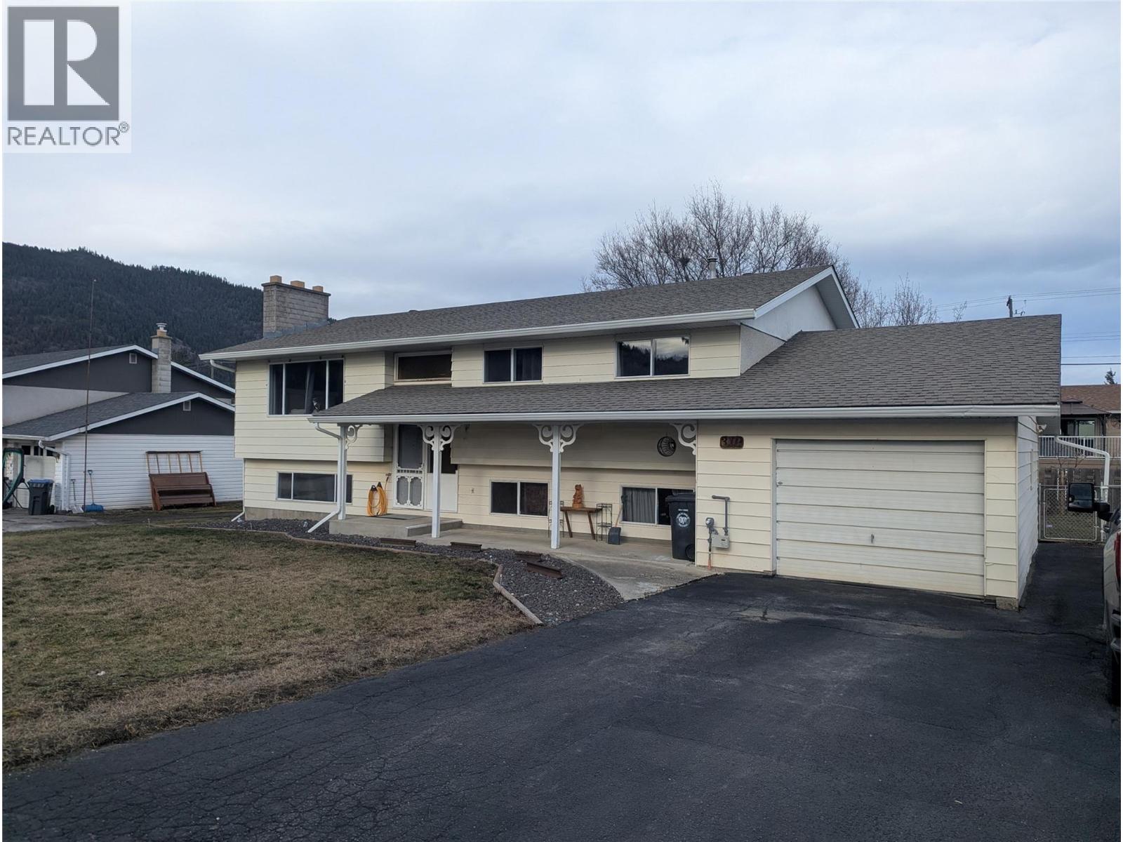 319 Larch Street, Chase