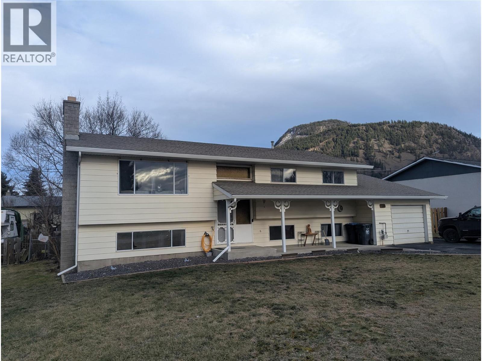 319 Larch Street, Chase