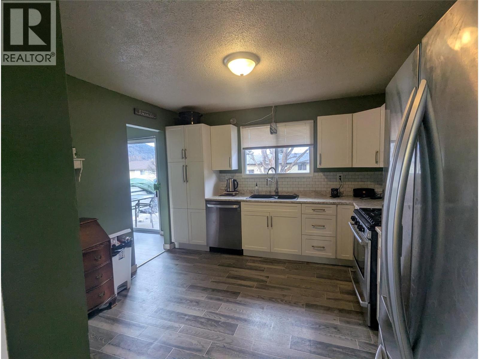 319 Larch Street, Chase