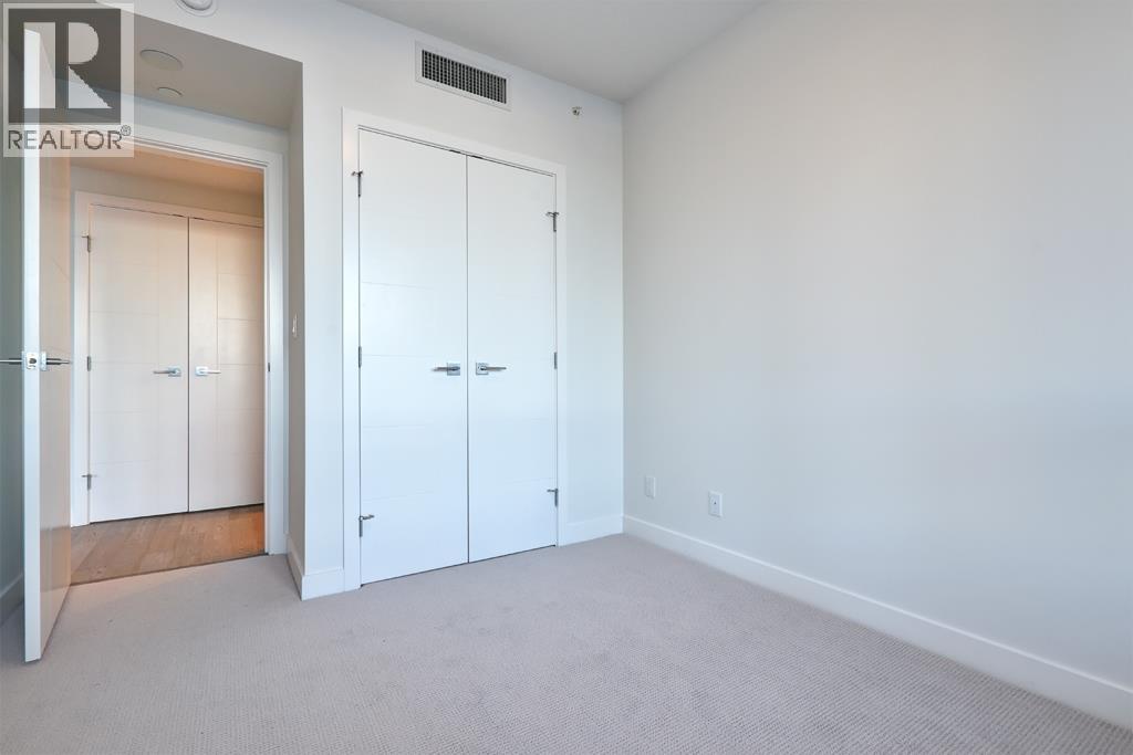 207 677 W 41ST AVENUE