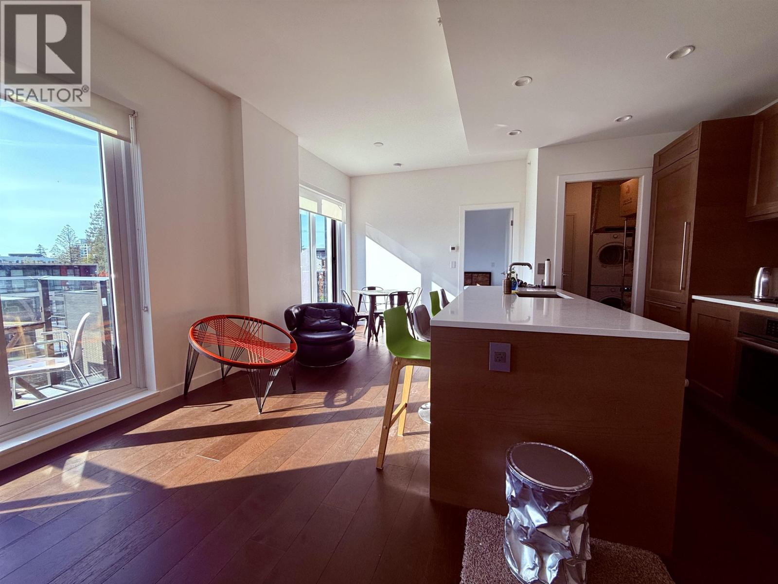 405 5681 BIRNEY Avenue - photo 2