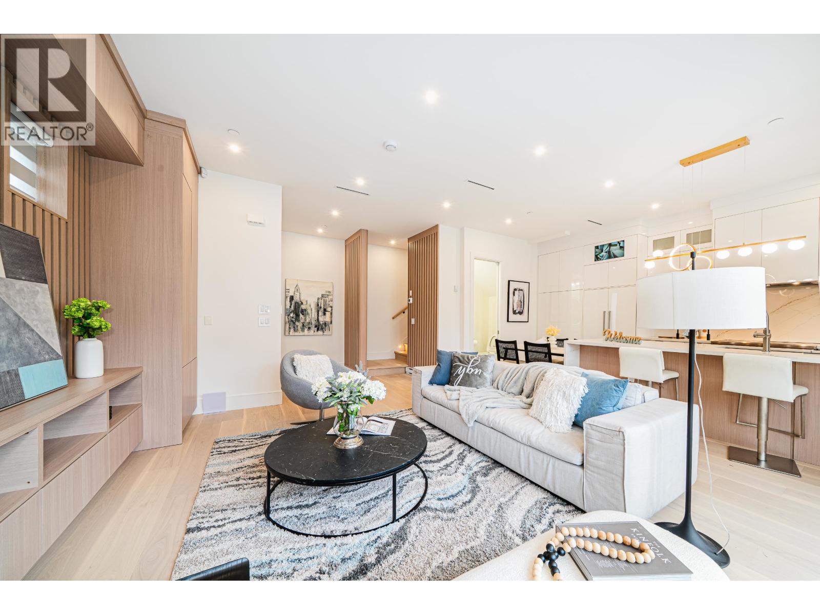 748 E 47TH AVENUE - Photo 3 of 28, Vancouver, British Columbia