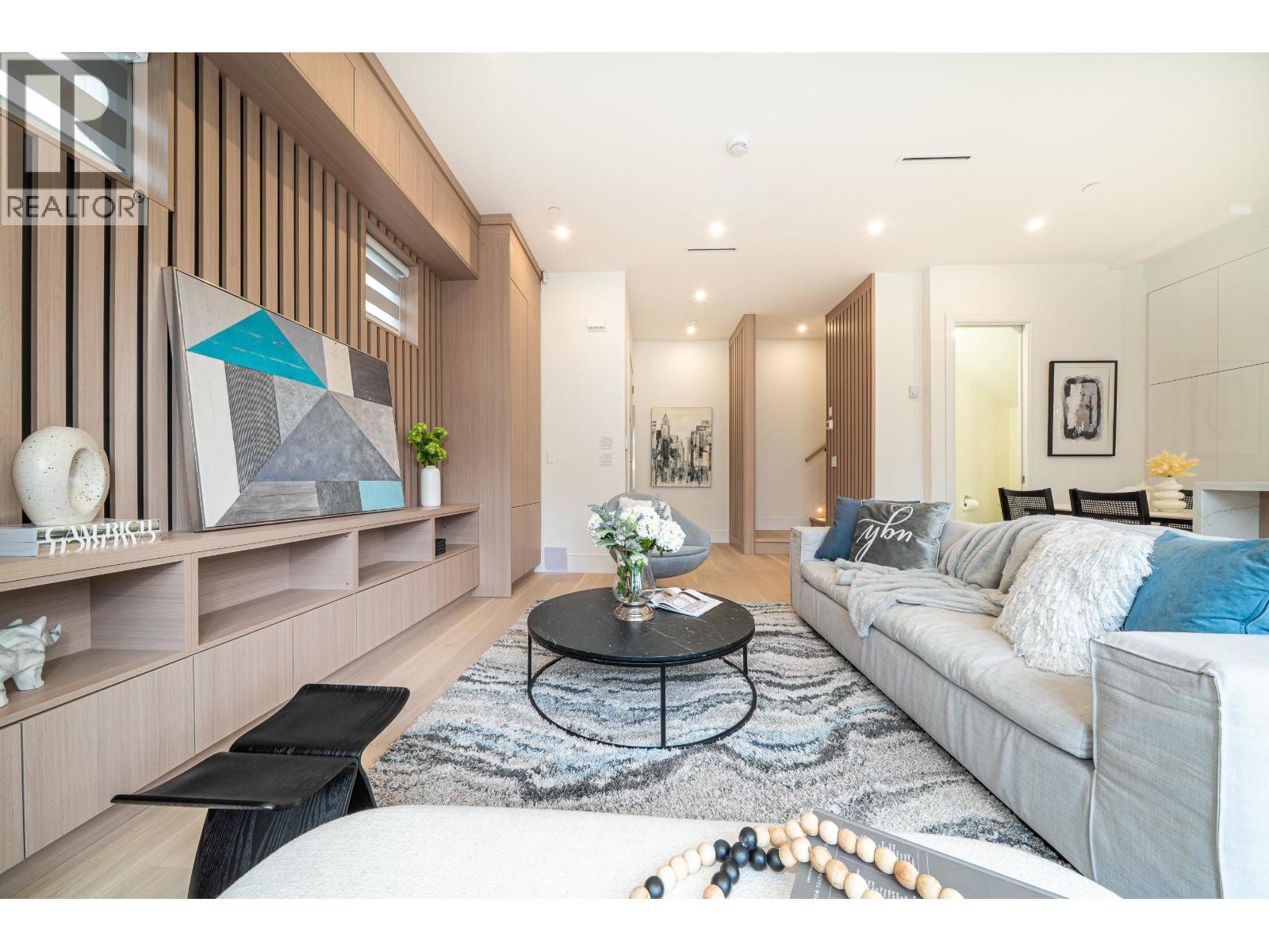 748 E 47TH AVENUE - Photo 4 of 28, Vancouver, British Columbia