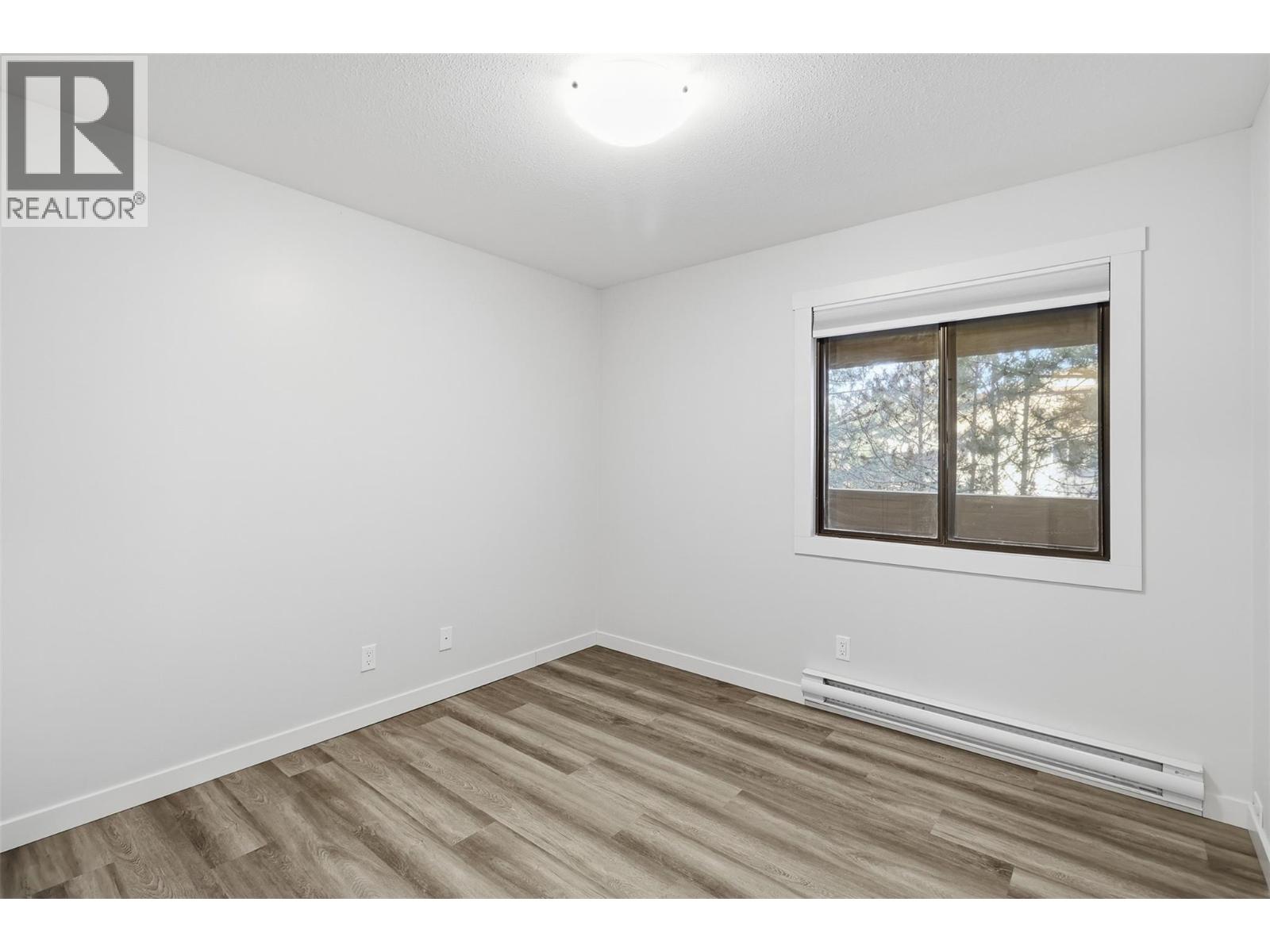 #306 44 Whiteshield Crescent S - 25