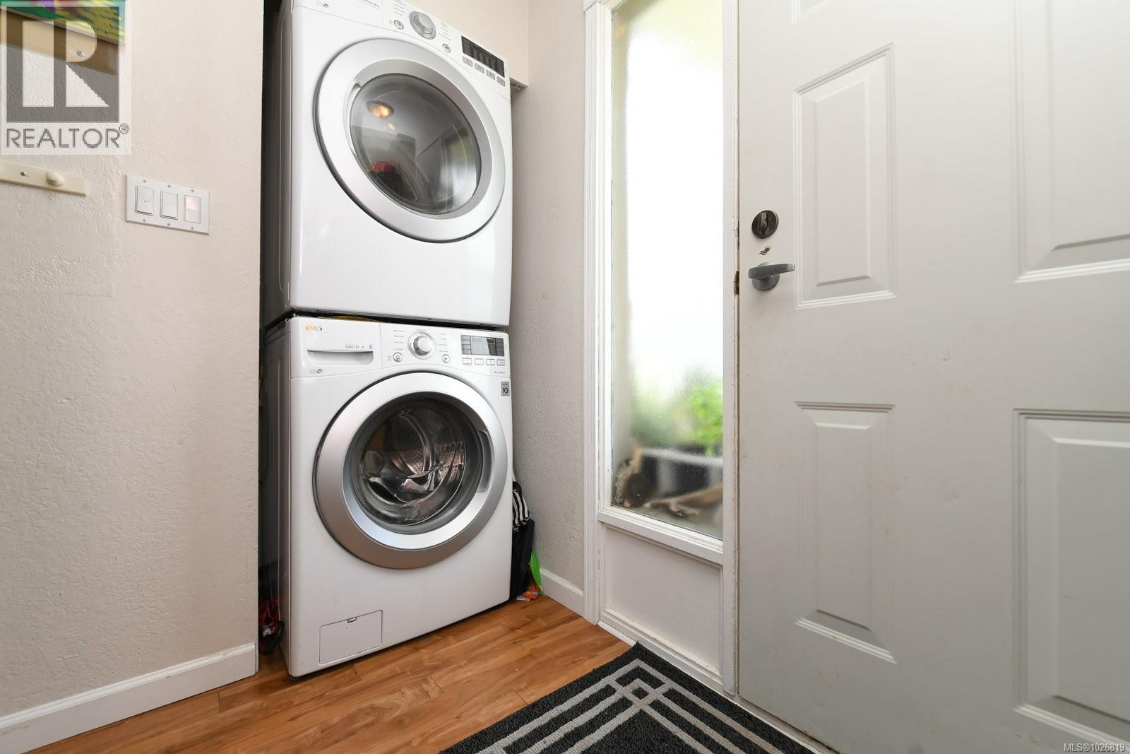 2 1720 13th St, Courtenay