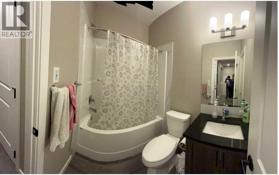 Single Family House for Sale in  Lucas Gardens NW Livingston Calgary 