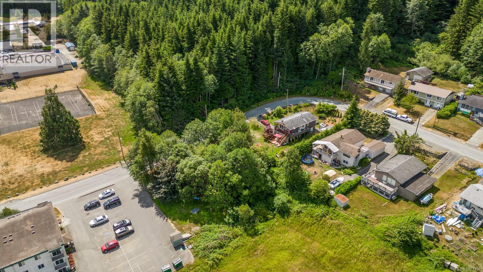 581 MacMillan Dr — photo 7