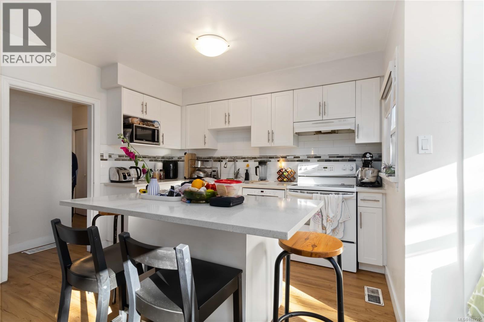 3104-3106 Richmond Rd, Saanich