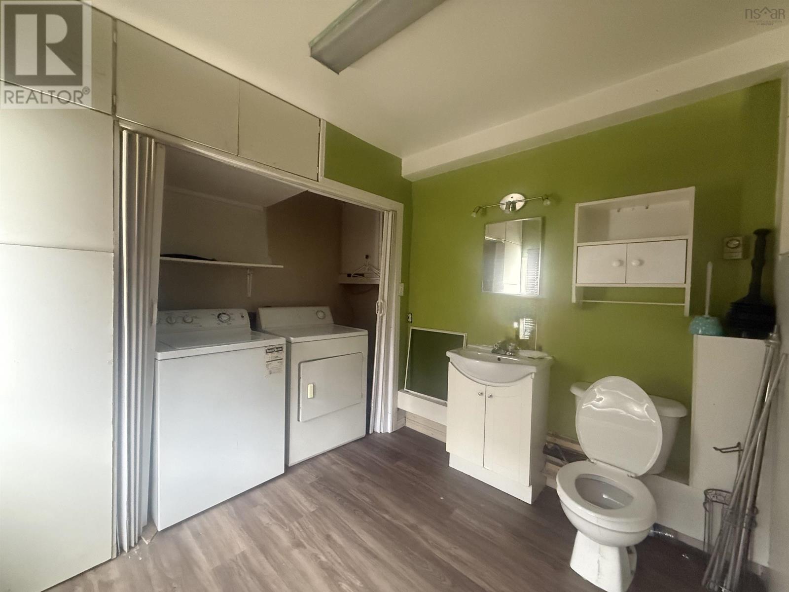 Property 5 of 10 of 3464 Warren Ave