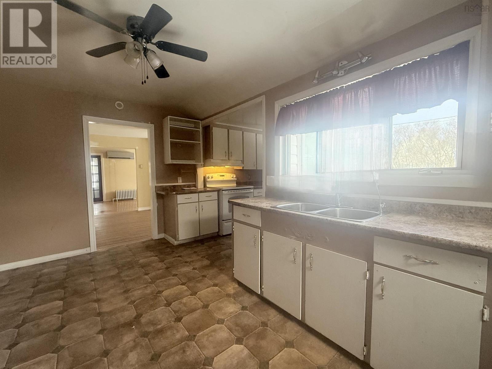 Property 2 of 10 of 3464 Warren Ave