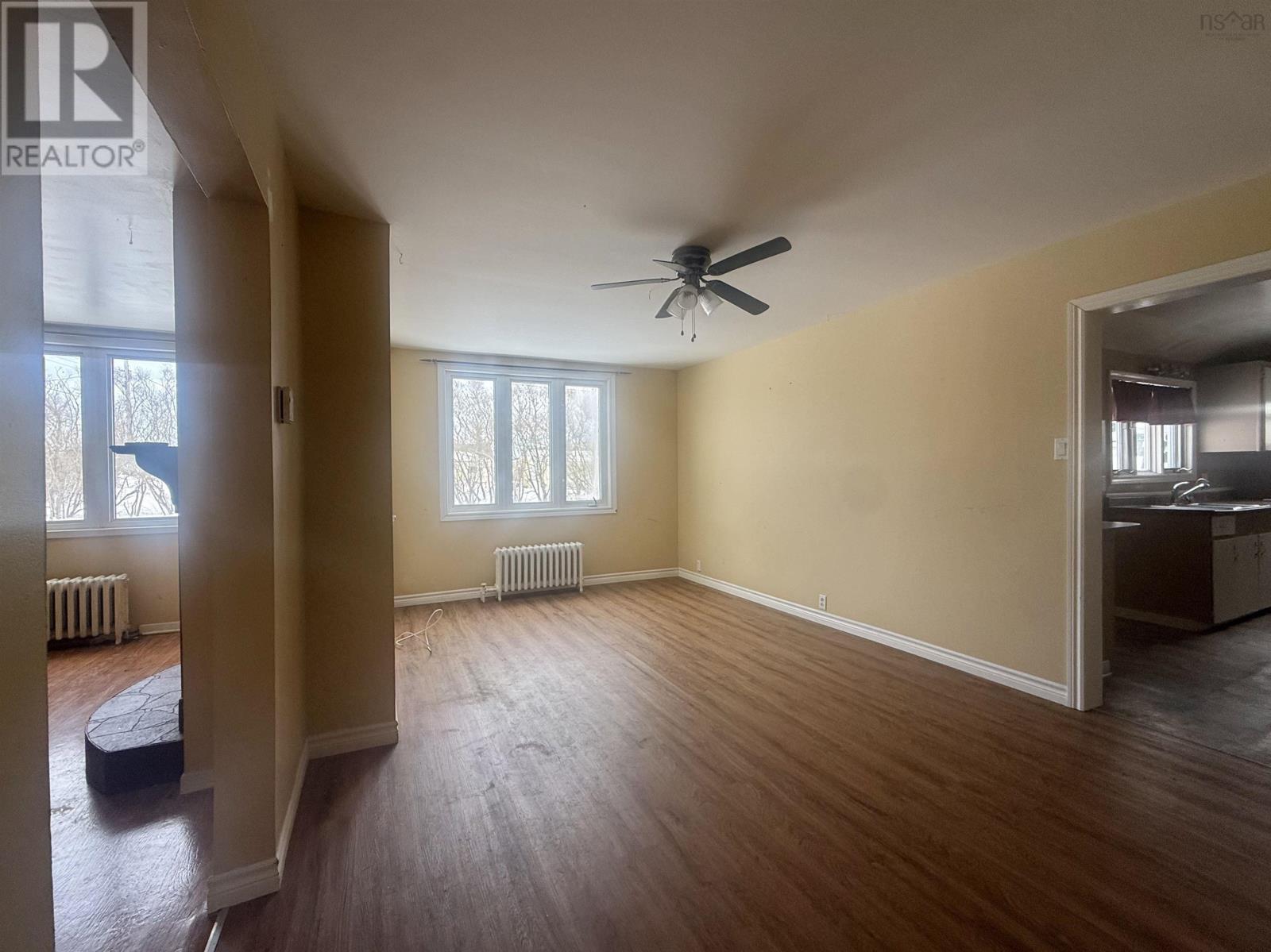 Property 4 of 10 of 3464 Warren Ave