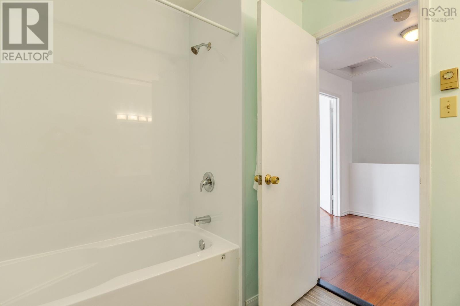 Property 27 of 39 of 87 Chameau Crescent