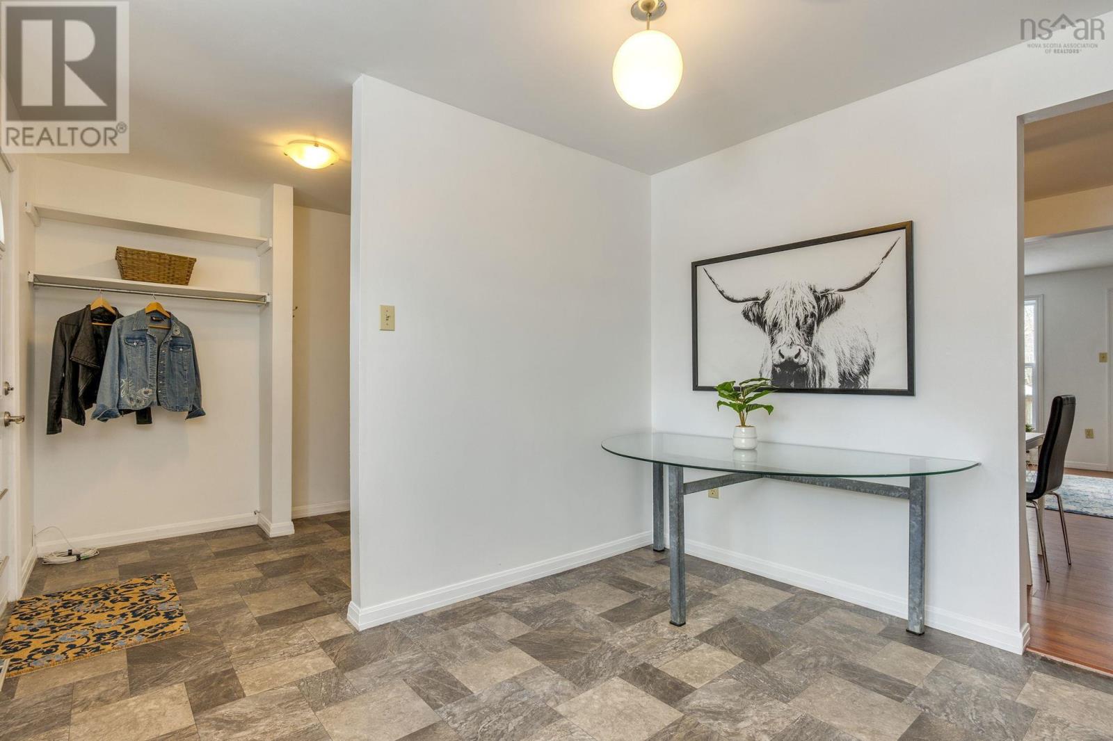 Property 8 of 39 of 87 Chameau Crescent