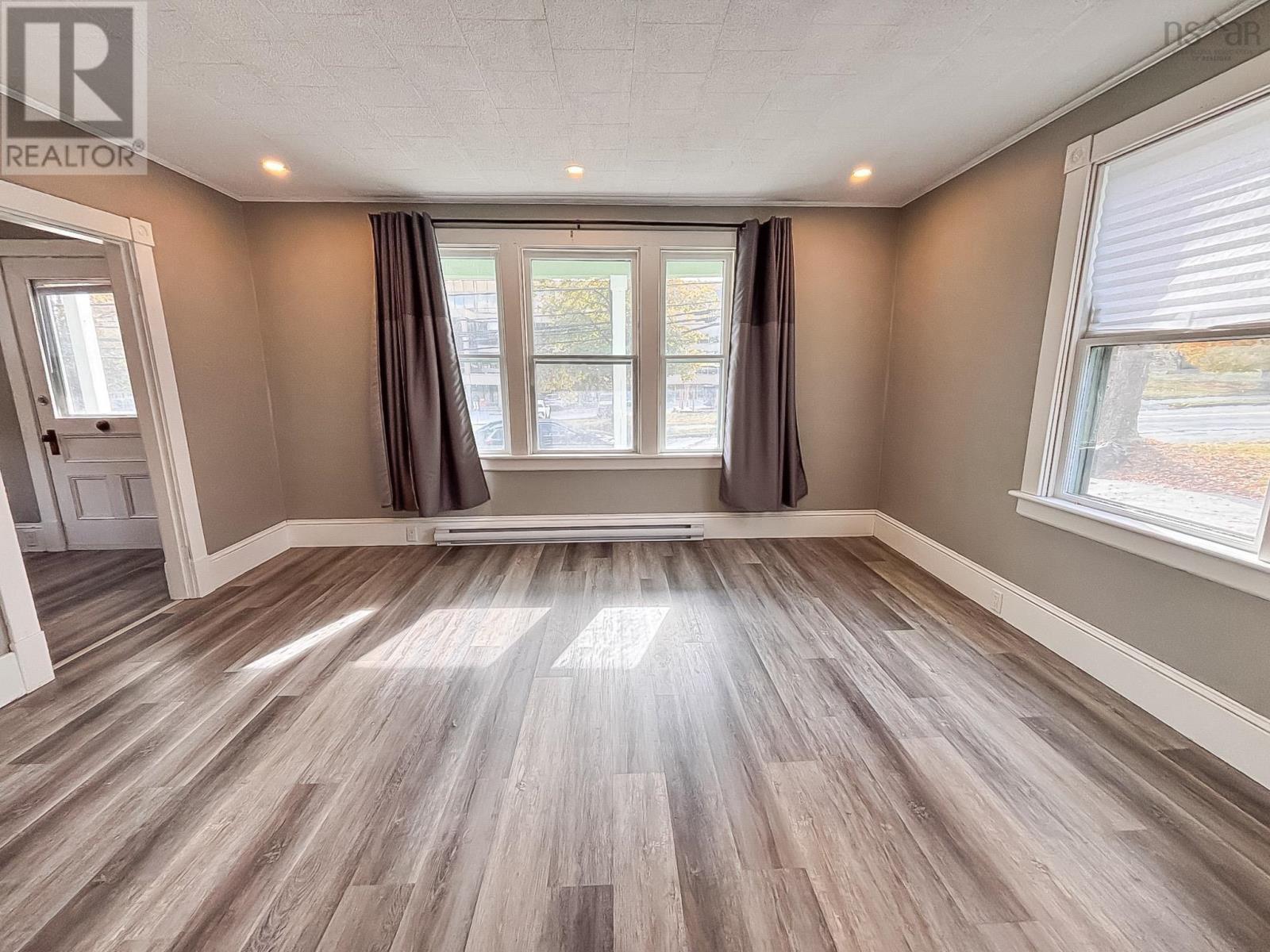 Property 12 of 31 of 186 Dufferin Street