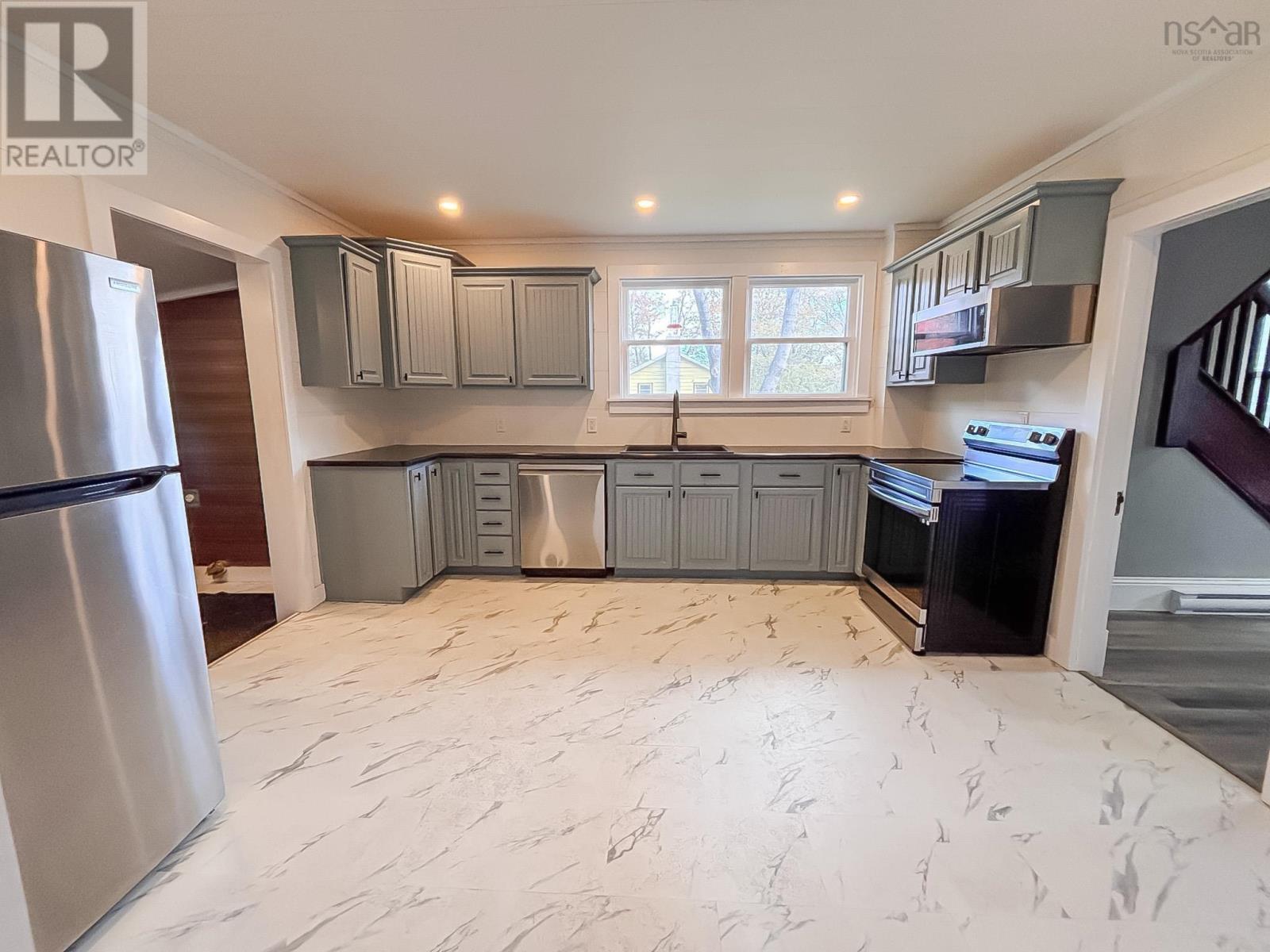 Property 7 of 31 of 186 Dufferin Street