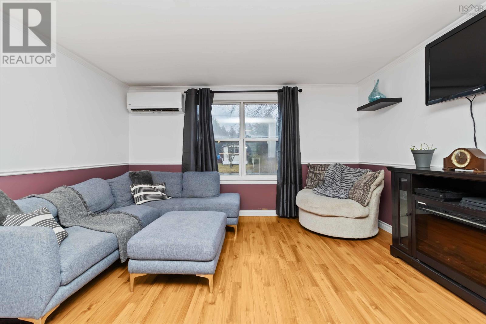 Property 18 of 30 of 33 Elcona Avenue