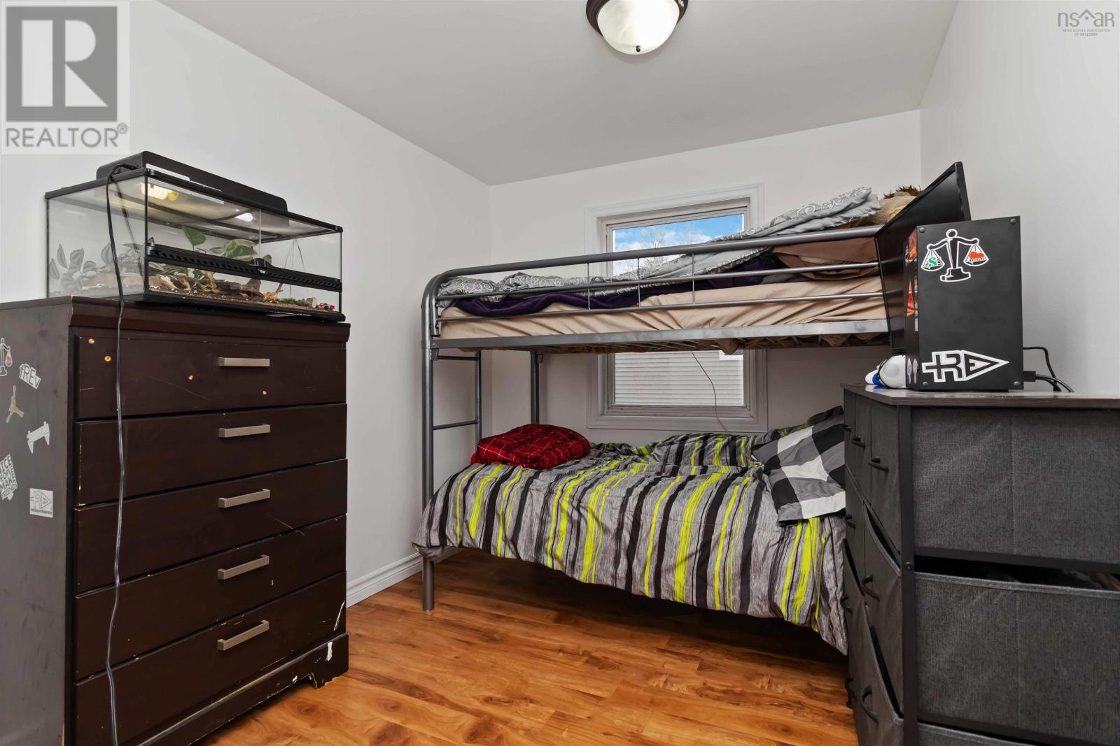 Property 24 of 30 of 33 Elcona Avenue