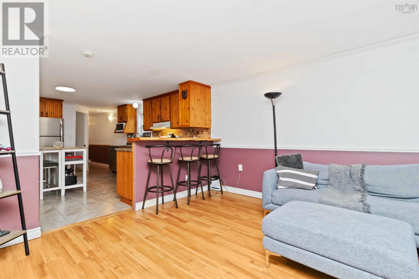 Property 20 of 30 of 33 Elcona Avenue