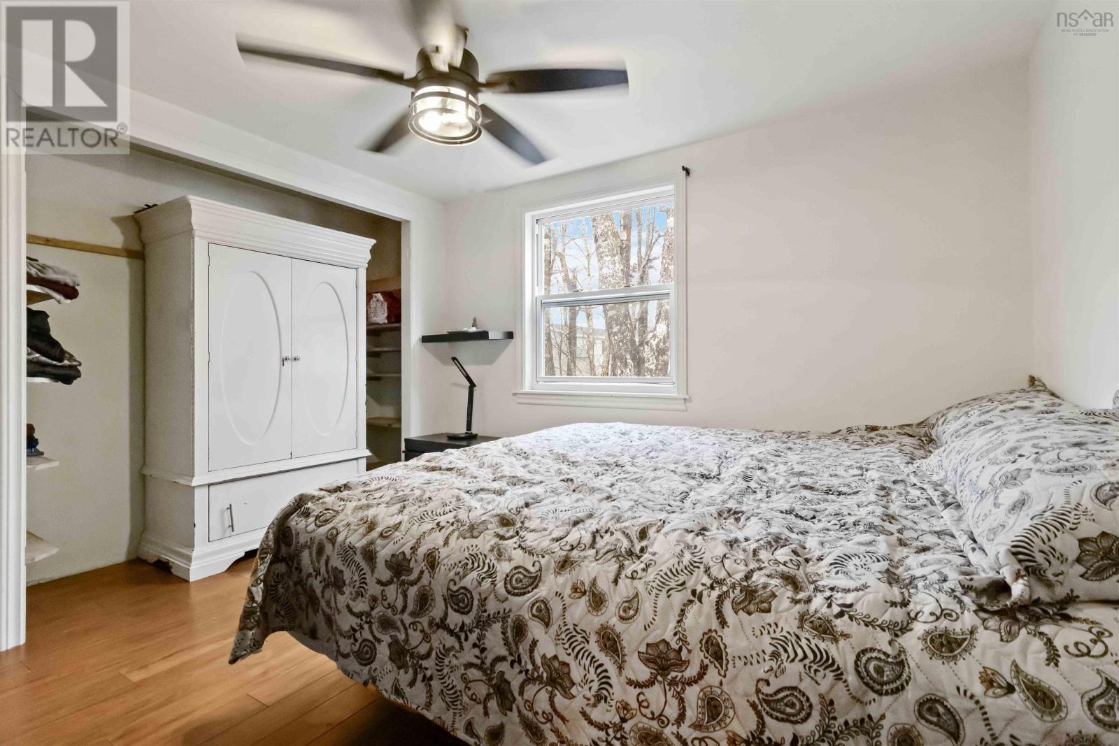 Property 22 of 30 of 33 Elcona Avenue