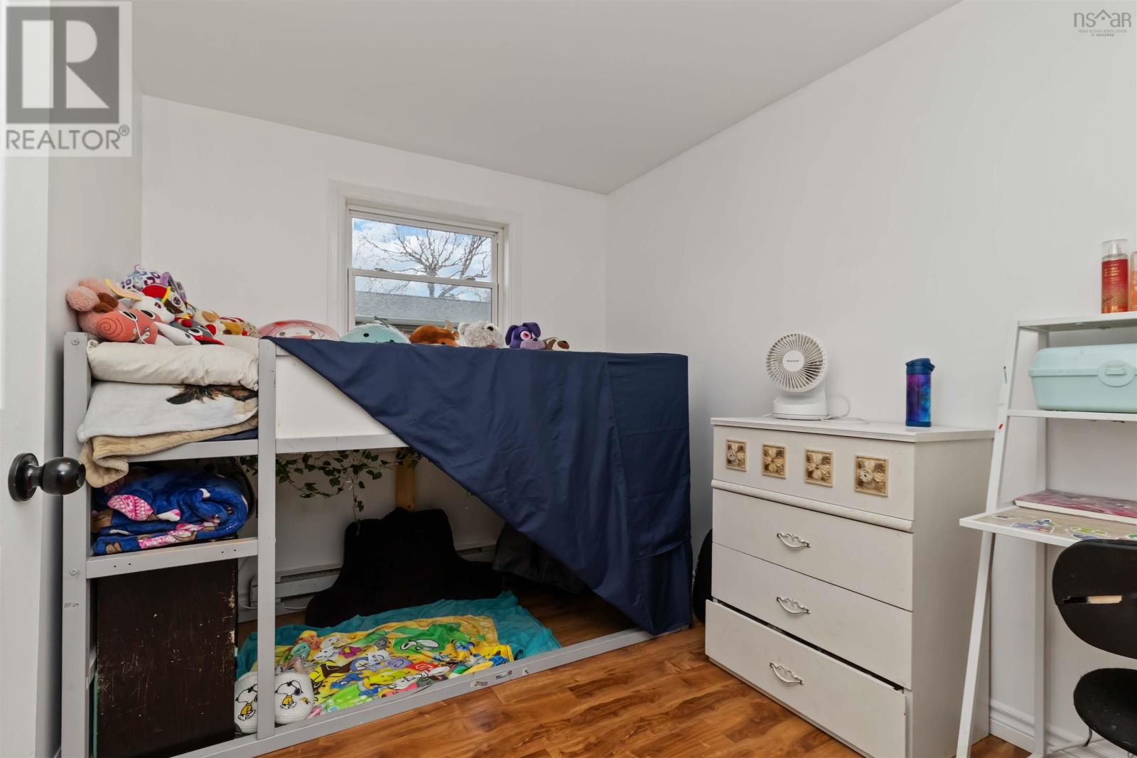 Property 23 of 30 of 33 Elcona Avenue