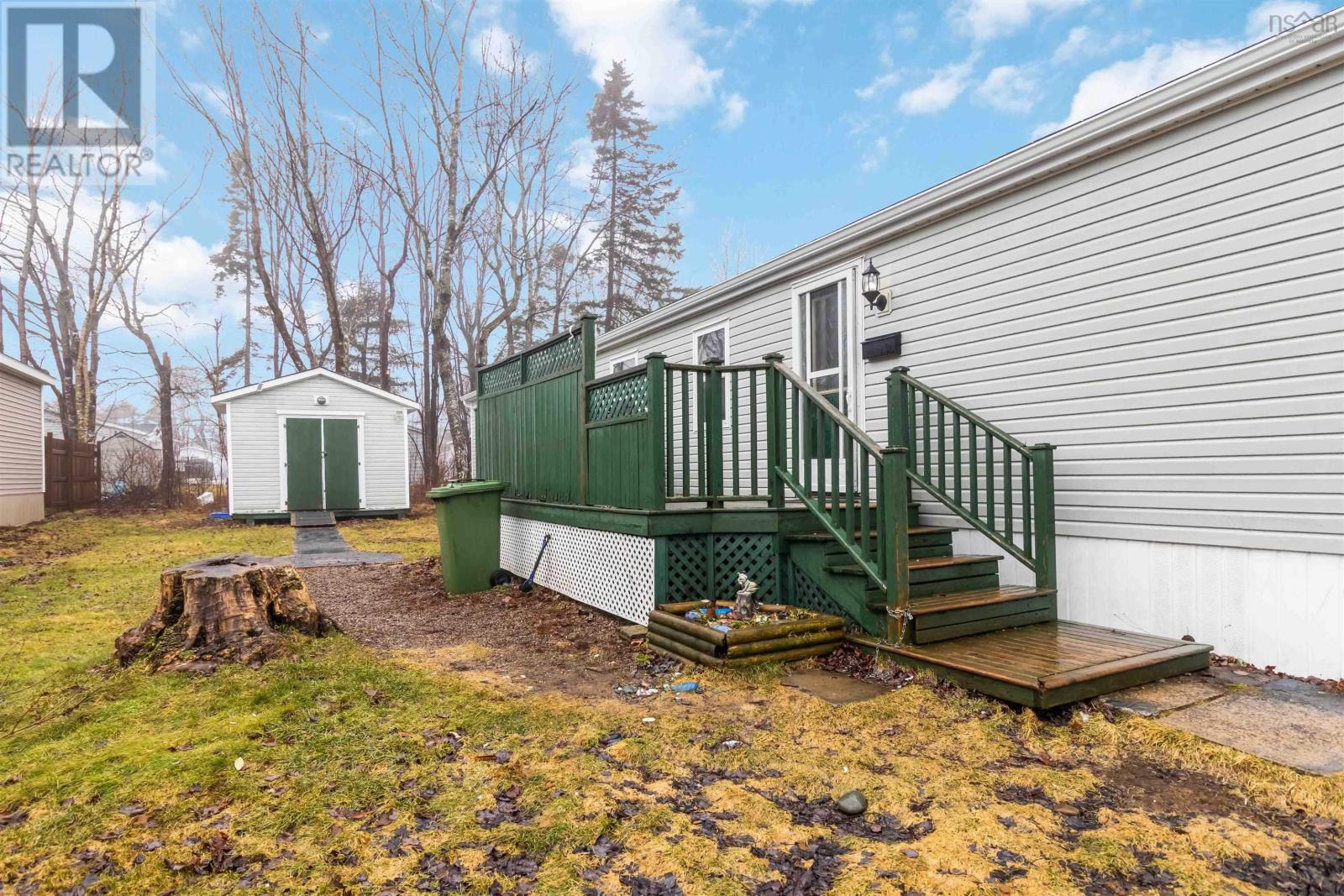 Property 26 of 30 of 33 Elcona Avenue