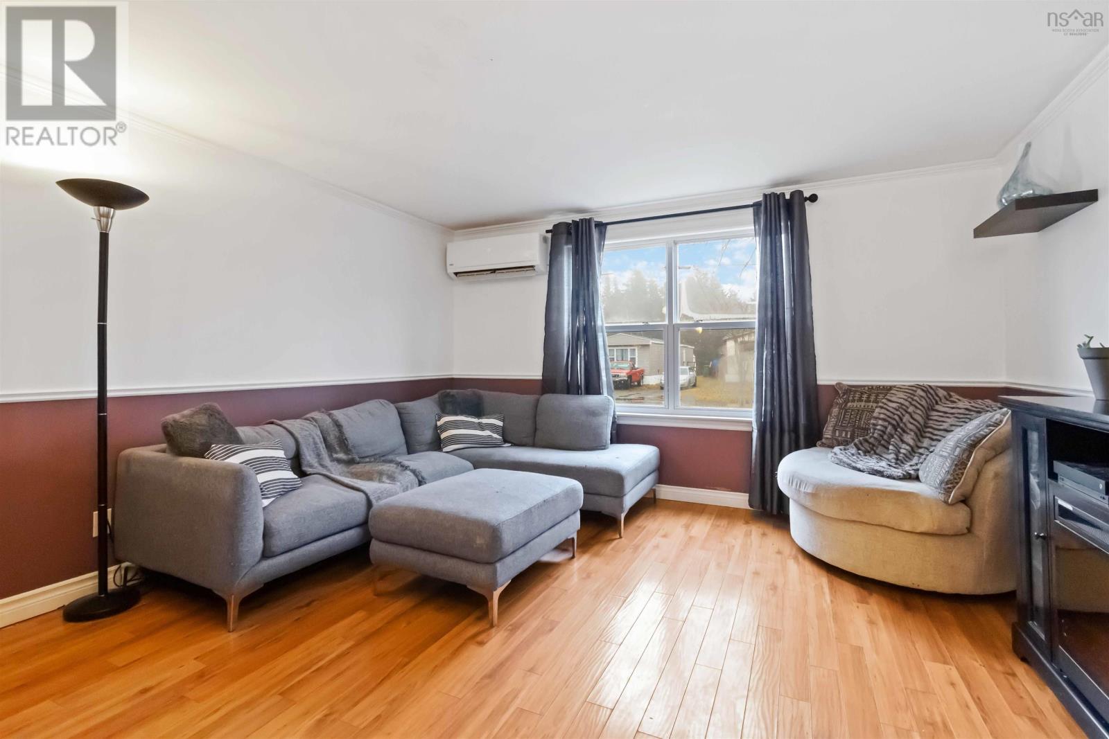 Property 17 of 30 of 33 Elcona Avenue