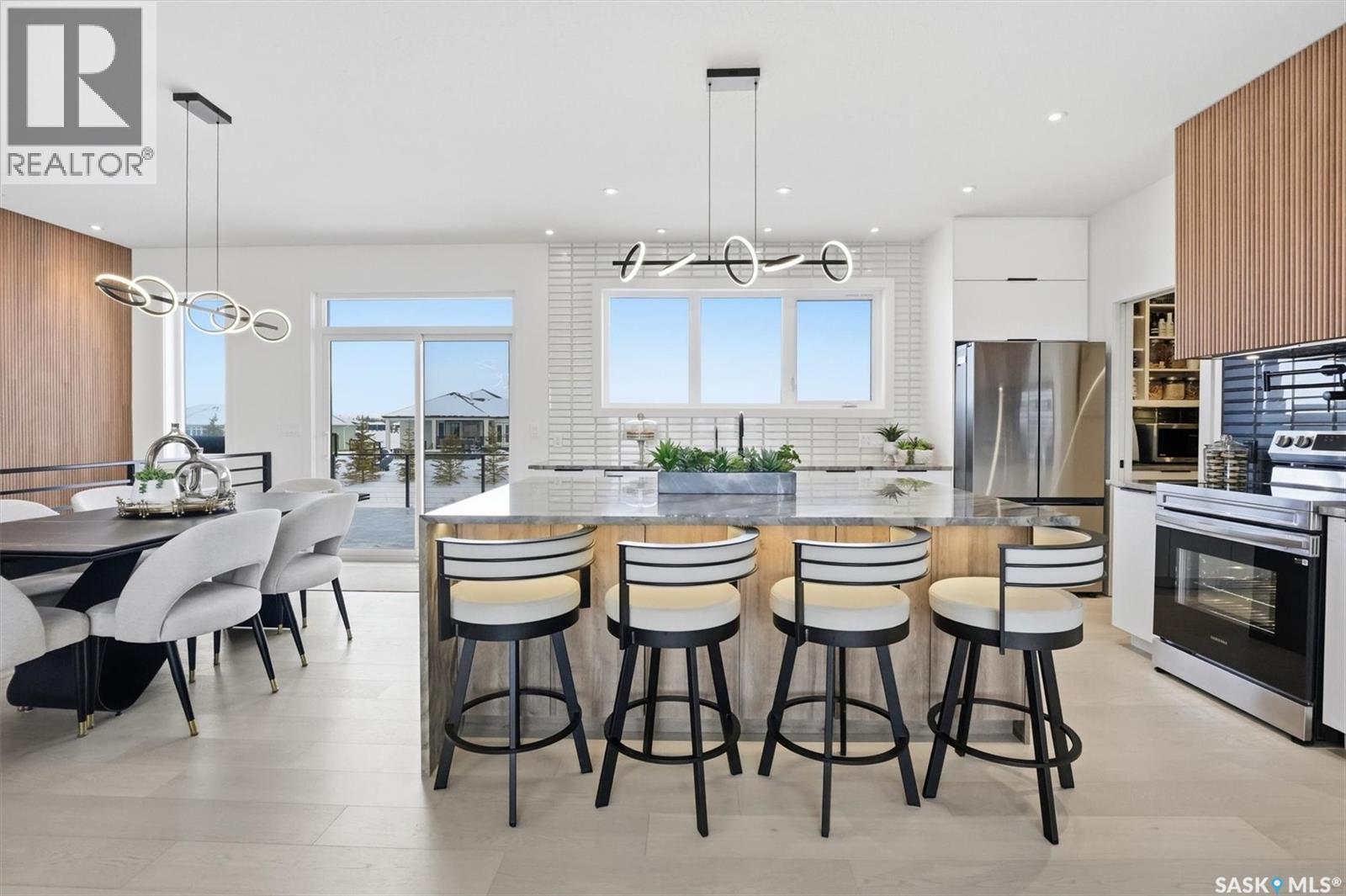 225 EDGEMONT CRESCENT - 8