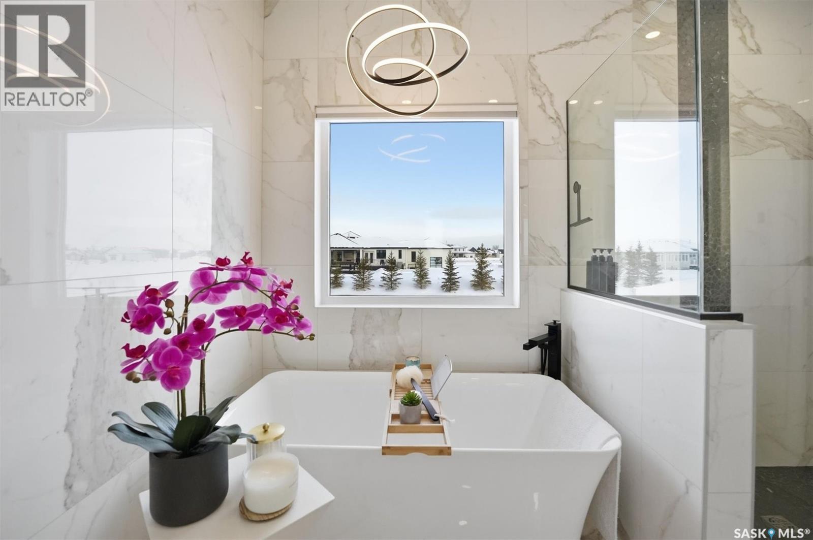 225 EDGEMONT CRESCENT - 24