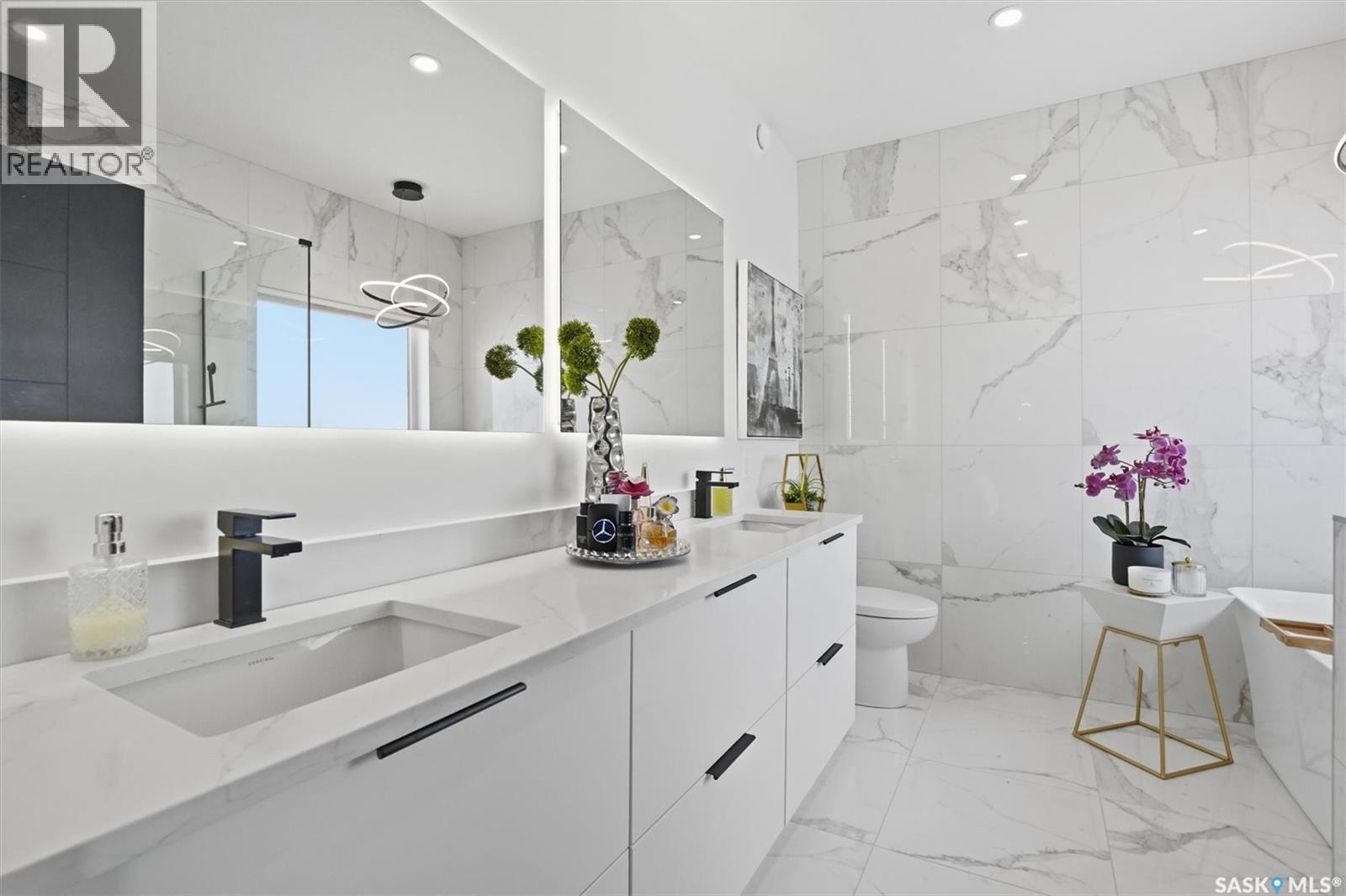 225 EDGEMONT CRESCENT - 22