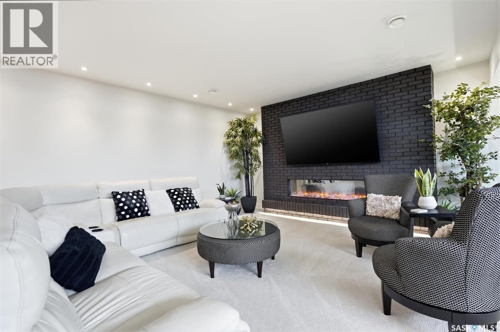 225 EDGEMONT CRESCENT - 37