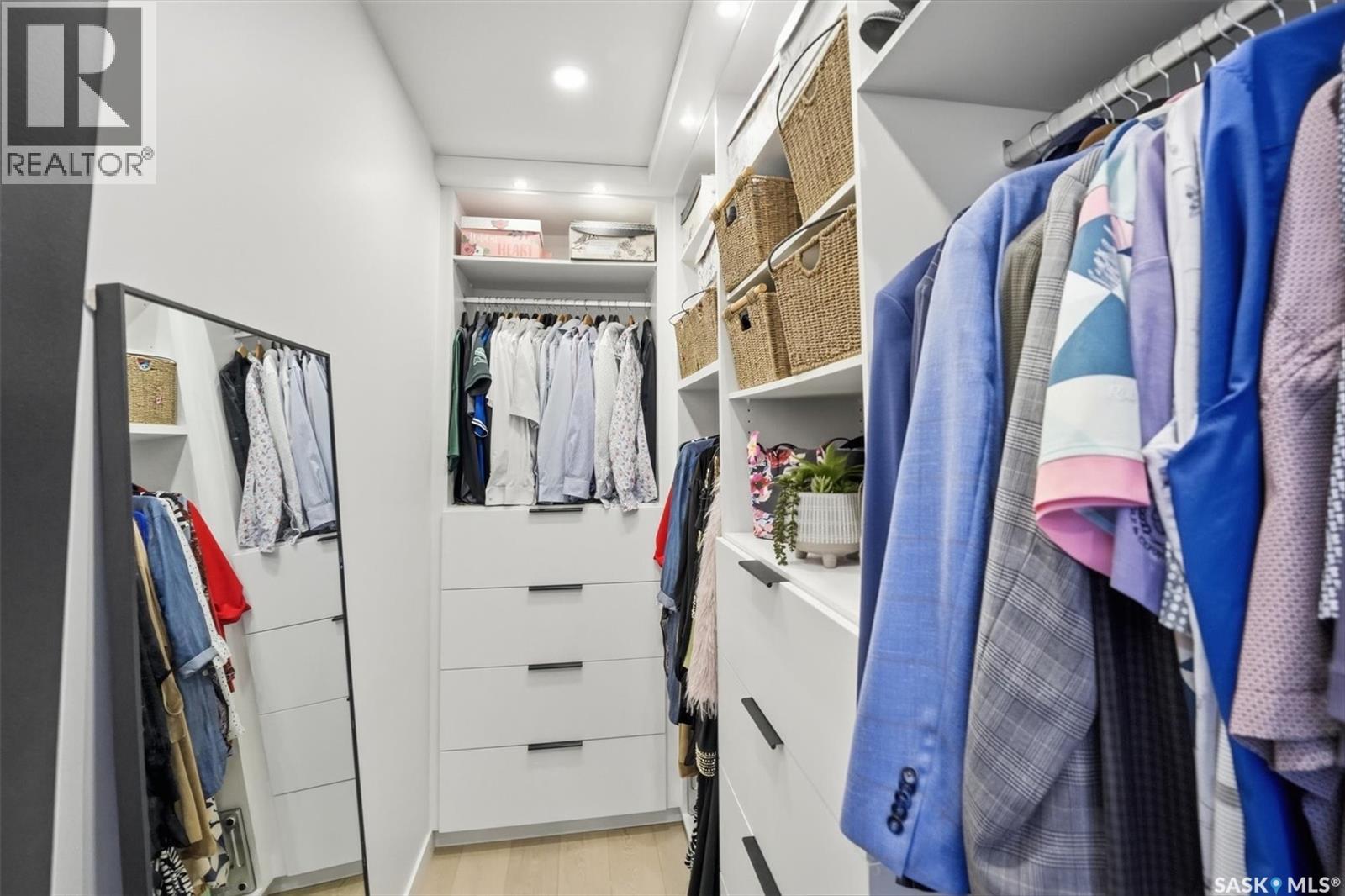 225 EDGEMONT CRESCENT - 25