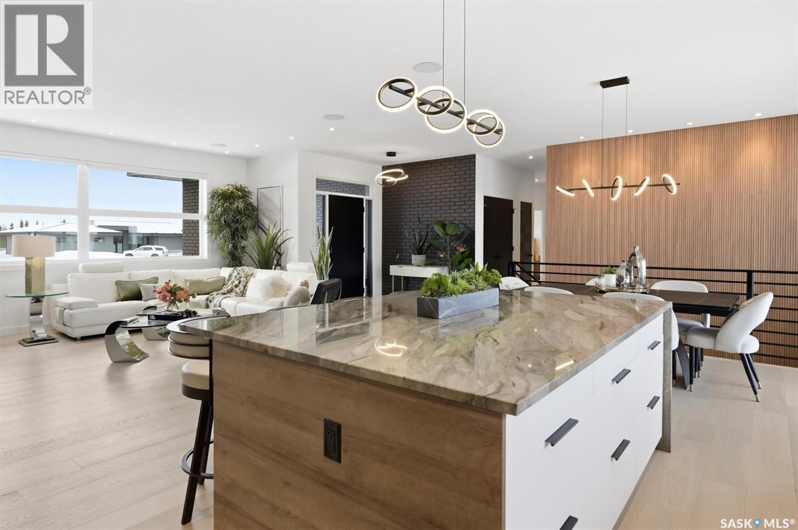 225 EDGEMONT CRESCENT - 12