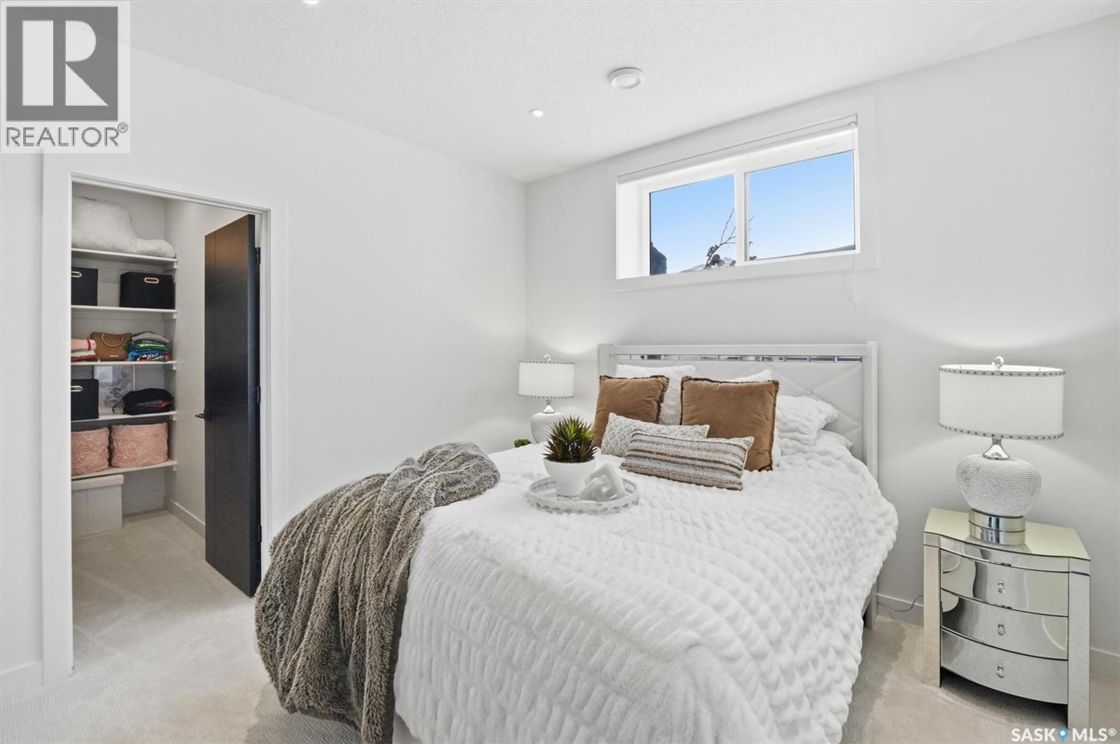 225 EDGEMONT CRESCENT - 42