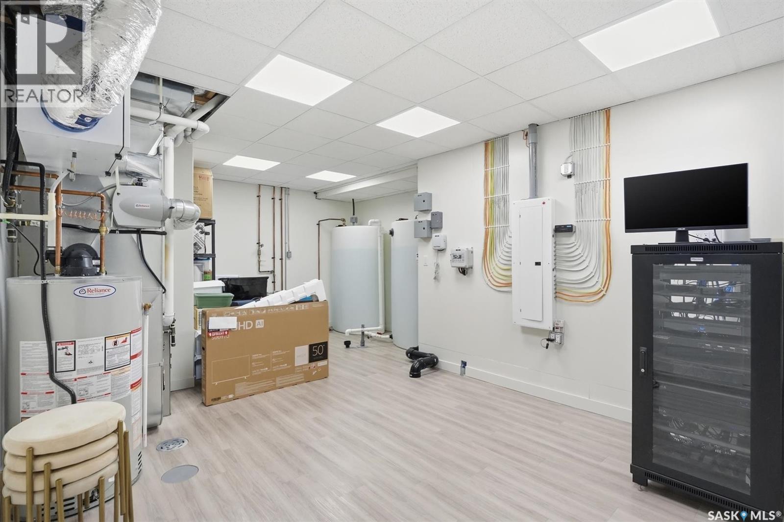 225 EDGEMONT CRESCENT - 45